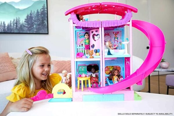 Barbie Dollhouse, Chelsea Playhouse with Transforming Areas & 20+ Pieces, includes 2 Pets, Pool, Furniture & Accessories - Image 3